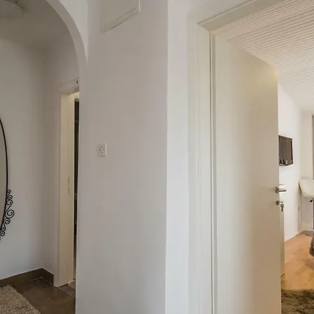 Lana بيت ضيافة 3*