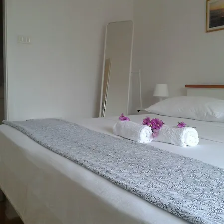 라나 게스트하우스 3*