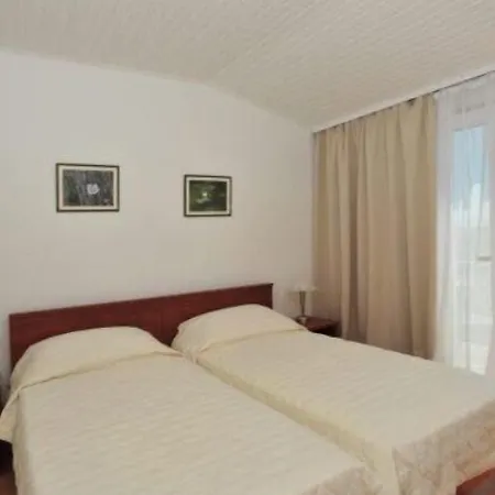 Guest house Guest House Lana 3*