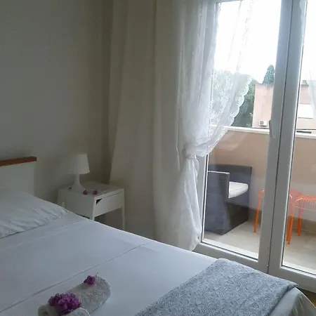 Guest House Lana Gasthof 3*